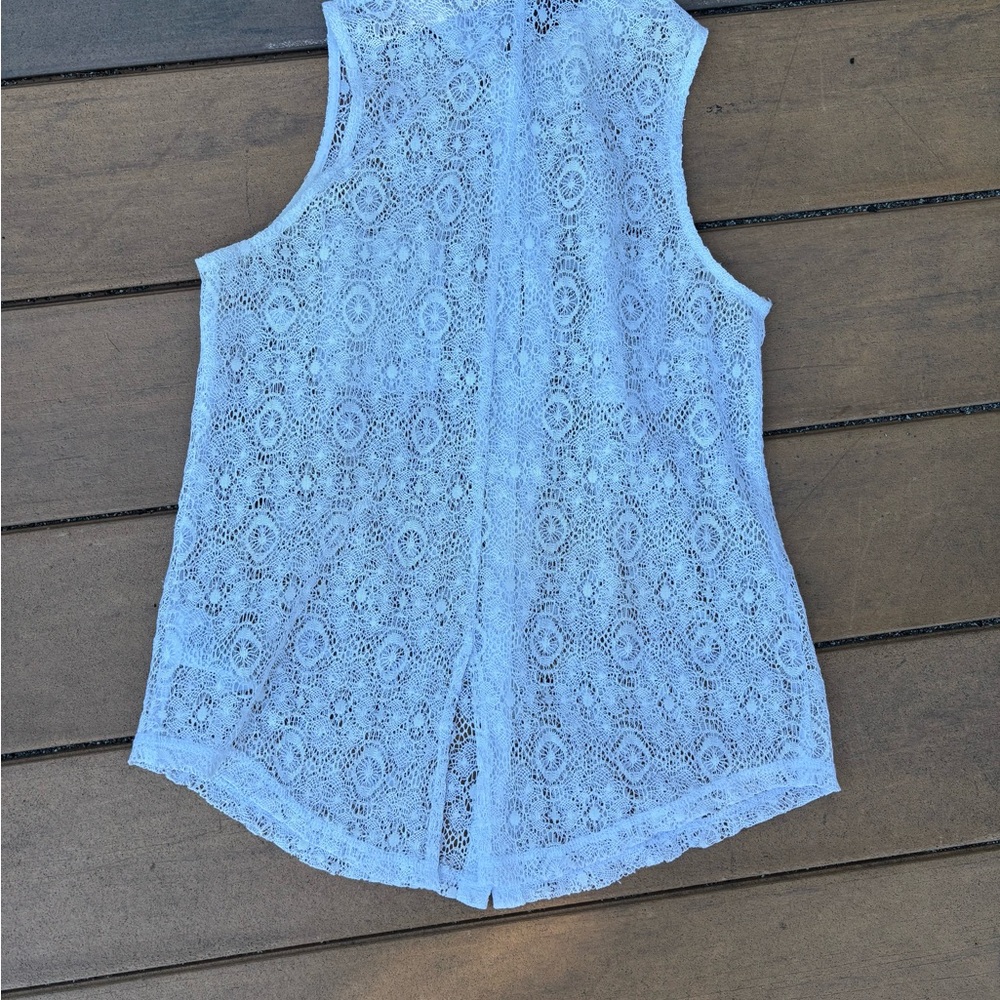 Guess White Lace Button Down Sleeveless Top - Picture 3 of 6